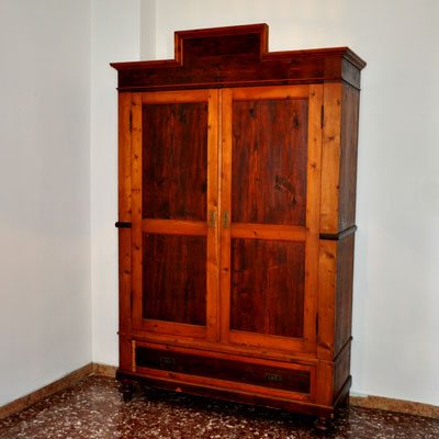 Antico armadio 2 ante in massello di Larice - Fine '800